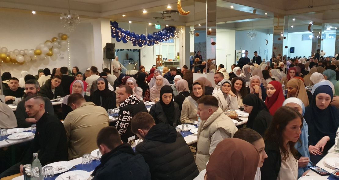 U džematu Keln održan najveći omladinski iftar Islamske zajednice Bošnjaka u Zapadnoj Evropi