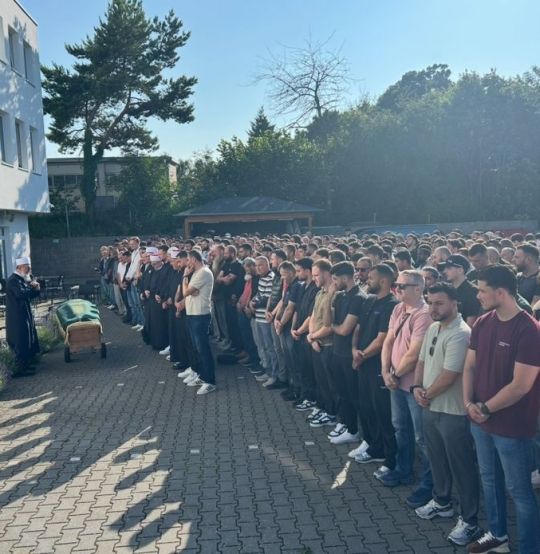 Svuda prođi – svojoj „zemlji“ dođi -Omaž Elmiru Hozdiću